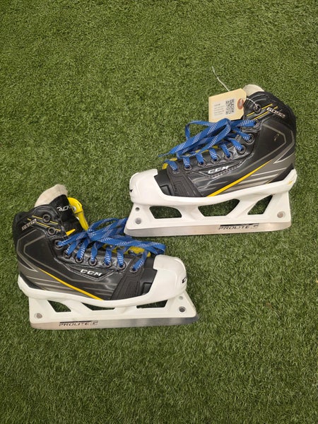 Junior CCM Tacks 6092 Hockey Goalie Skates | Size 2.5 (D)