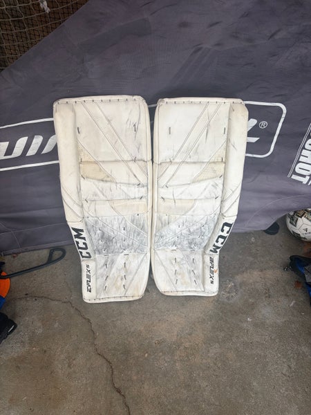 33" CCM Eflex 5 Goalie Leg Pads