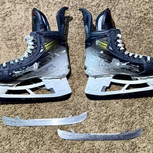 2023 Bauer Vapor Hyperlite 2 Hockey Skates 6 (Used)