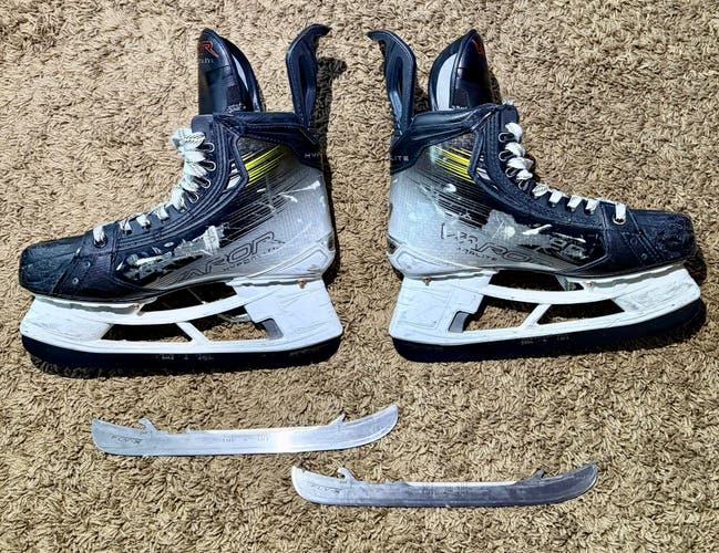 2023 Bauer Vapor Hyperlite 2 Hockey Skates 6 (Used)