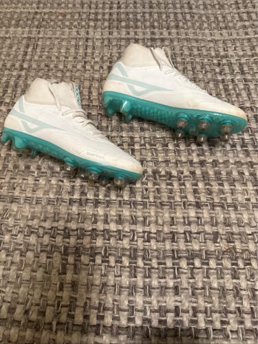 Caddix Women’s Lacrosse Cleats, gently used size 8