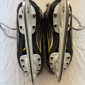 2016 CCM Tacks 6092 Hockey Skates Regular Width Size 3.5 (Used)