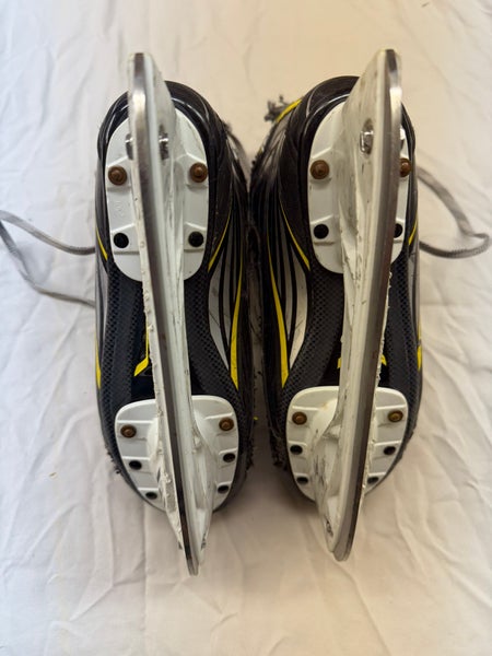 2016 CCM Tacks 6092 Hockey Skates Regular Width Size 3.5 (Used)