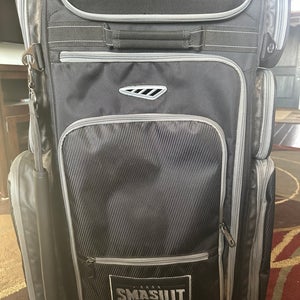 (Used) 2025 SMASH OPS GUERRILLA V4 ROLLER BAG - BLACK/CHARCOAL