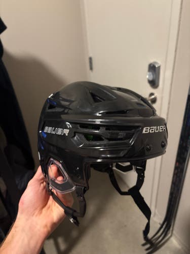 Small Bauer Re-Akt 155 Helmet (Used)