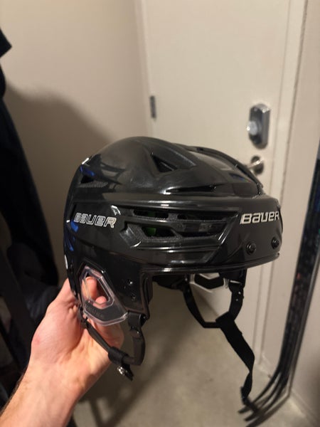 Small Bauer Re-Akt 155 Helmet (Used)