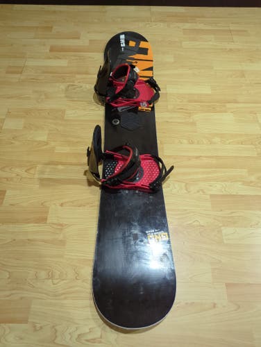 GNU Carbon High Beam series snowboard 150cm With Burton Bindings Size M Fit 8-10