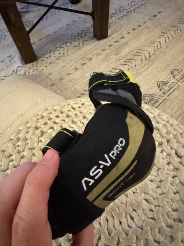 Youth Large CCM Tacks AS-V Pro Elbow Pads (Used)