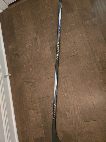 Intermediate Bauer Vapor FlyLite Left Hand Hockey Stick P28 55 Flex (Used)