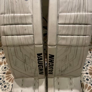35" Vaughn Velocity VE8 Goalie Leg Pads (Used)
