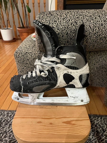 2005 CCM Tacks 1152 Hockey Skates Extra Wide Width 8 (Used)