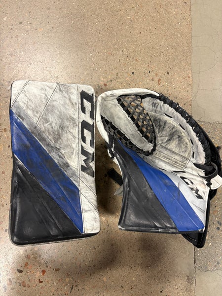 Senior CCM EFlex 5 Goalie Gloves & Blockers Regular (Used)