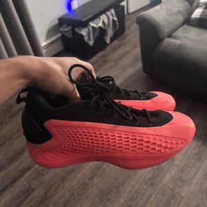 Men's Size M 9.0 AE1