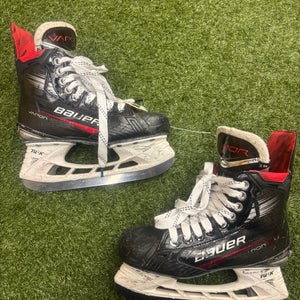 Junior Bauer Vapor X4 Hockey Skates | Size 4 Fit 2