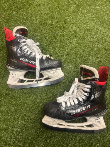 Junior Bauer Vapor X4 Hockey Skates | Size 4 Fit 2