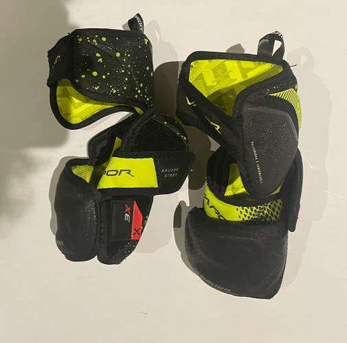 Junior Medium Bauer Vapor 3x Elbow Pads (Used)