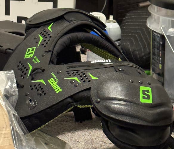 Large Youth Schutt Y Flex 4.0 Youth Shoulder Pads (Used)