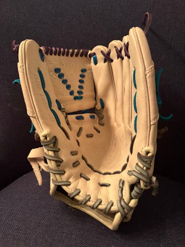 2017 Mizuno Classic RH Pitcher's Softball Glove 12.5" (New)