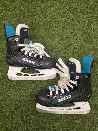 Youth Bauer XLP Hockey Skates | Size 13 (207 mm)