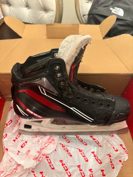 CCM EFLEX 6.9 Hockey Goalie Skates Regular Width 7.5 (Used)