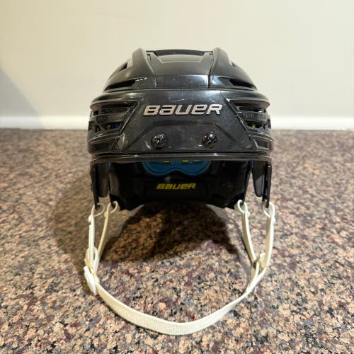 Medium Bauer Re-Akt 150 Helmet (Used)