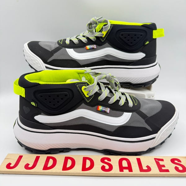 VANS MTE Crosspath Mid All-Terrain Shoes Black White VN000CVV448 Size 10.5 NEW
New Without Box