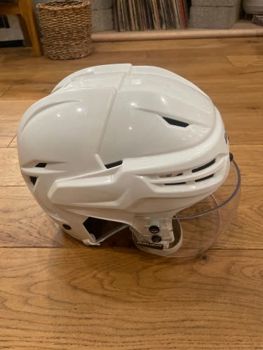 Medium Bauer Re-Akt 95 Helmet Pro Stock