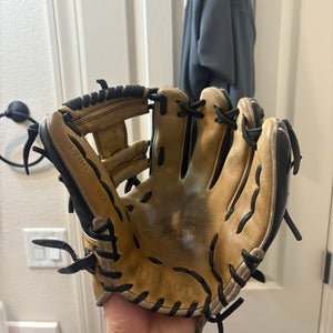 2023 Wilson A2000 RH Infield Baseball Glove 11.5" (Used)