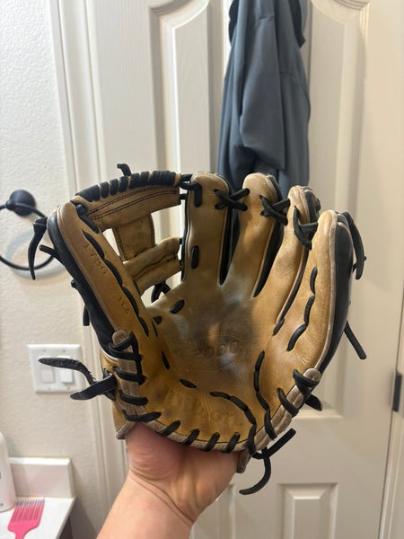 2023 Wilson A2000 RH Infield Baseball Glove 11.5" (Used)