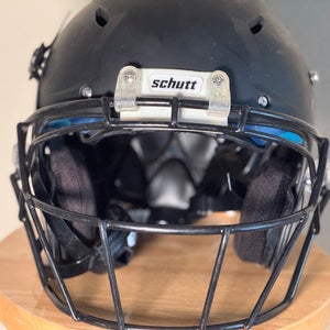 Youth Medium Schutt Vengeance Z10 Helmet (Used)