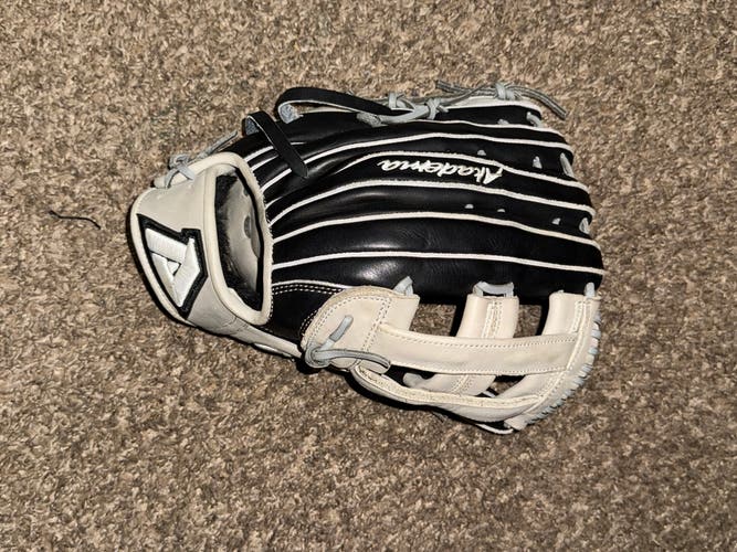 Akadema RH Outfield Baseball Glove 12.75" (Used)