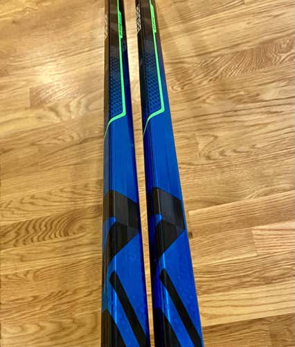 (2) Two Pack - Pro Stock Bauer Nexus Geo Hockey Sticks - RH - 82 Flex - P28M (READ DESCRIPTION)