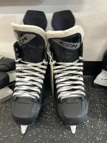 Used Senior CCM JetSpeed FT675 Hockey Skates Regular Width 8