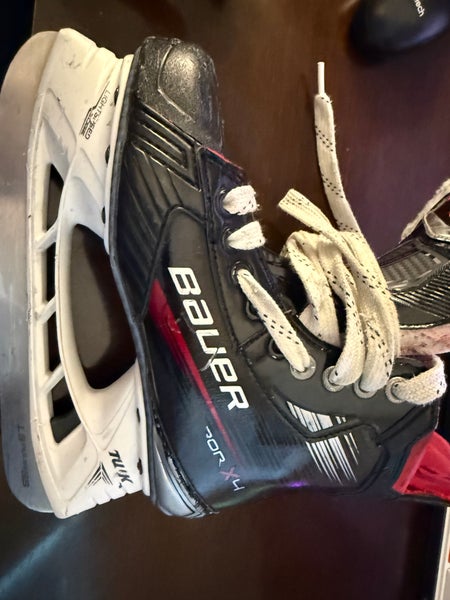 Bauer Vapor X4 Hockey Skates Regular Width Size 4 (Used)