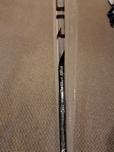 Senior Bauer Vapor Hyperlite 2 Left Hand Hockey Stick P28 | 70 (New, only 1)