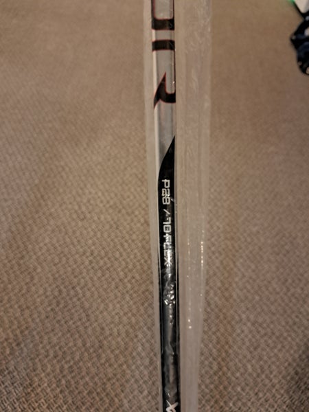 Senior Bauer Vapor Hyperlite 2 Left Hand Hockey Stick P28 | 70 (New, only 1)