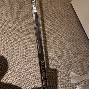 Senior Bauer Vapor Hyperlite 2 Left Hand Hockey Stick P28 | 77 (New - Only 1)