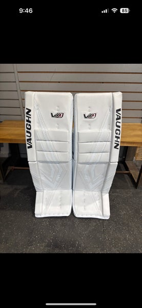 33" Vaughn VX1 Goalie Leg Pads (New)