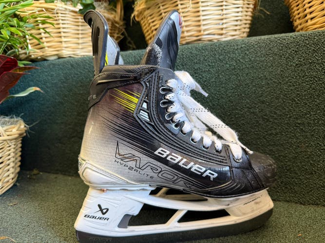 Bauer Vapor Hyperlite 2 Hockey Skates Wide Width 6.5 (Used)
