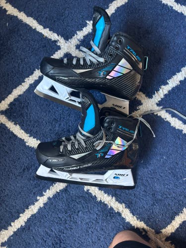 True TF9 Hockey Goalie Skates Size 6.5 (Used)