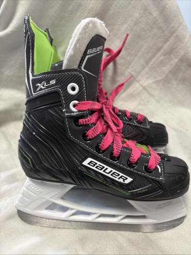Junior Size 1 Bauer XLS Ice Hockey Skates.