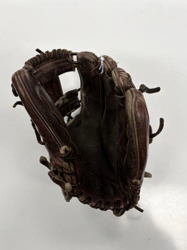 Wilson A2000 RH Baseball Glove 11.75" (Used)