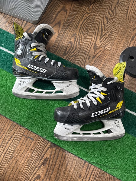 Bauer Supreme Ignite Pro+ Hockey Skates Regular Width Size 2.5 (Used)
