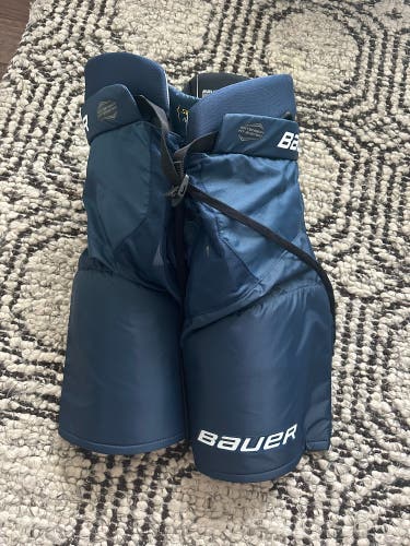 Senior XL Bauer Supreme Matrix Hockey Pants (New)