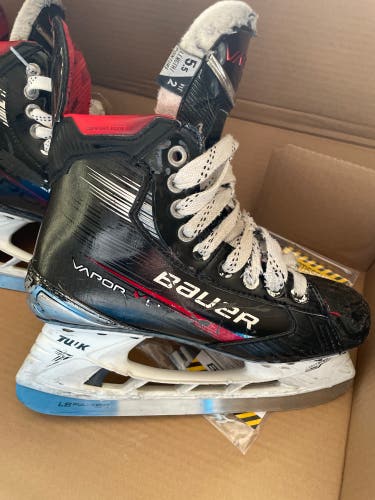 2023 Bauer Vapor X4 Hockey Skates Size 5.5 (Used)