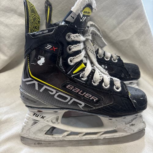 Bauer Vapor 3X Hockey Skates Size 1 (Used)