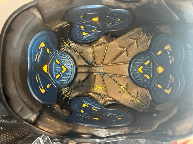 Medium Bauer Re-Akt 150 Helmet (Used)