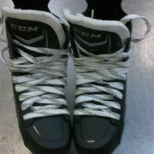 Used CCM TACKS 9050 Senior Hockey Skate Senior 5 11339-S000196486