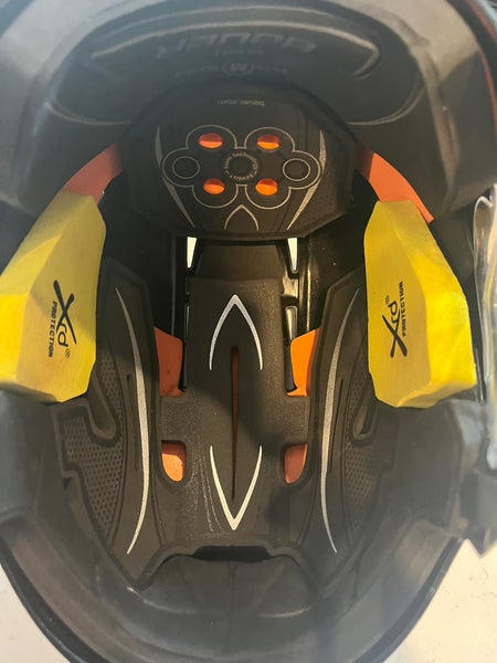 Medium Bauer Re-Akt 75 Helmet (Used)