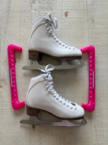 Riedell Figure Skates B Adult 4 (Used)